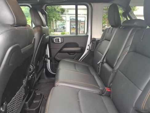 Used 2024 Jeep Wrangler Unlimited Sahara w/ Technology Group AWD/4WD image 16