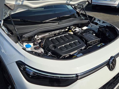 Certified 2026 Volkswagen Tiguan SE AWD/4WD image 18
