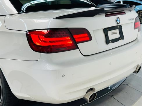 Used 2011 BMW 335i Convertible RWD image 17