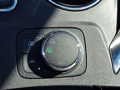 Used 2023 Chevrolet Traverse LT image 26