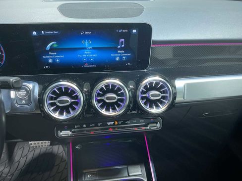 Used 2021 Mercedes-Benz GLB 250 GLB 250 image 16