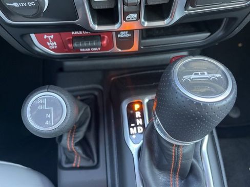 Used 2023 Jeep Gladiator Mojave w/ Cold Weather Group image 25