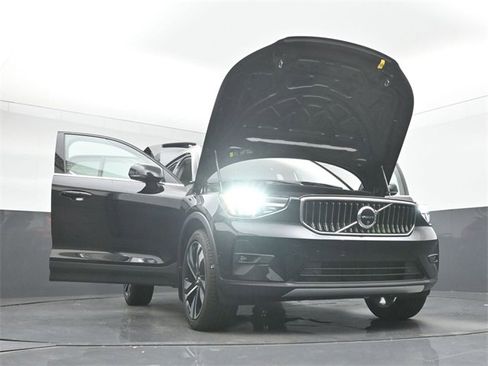 Used 2024 Volvo XC40 B5 Plus w/ Protection Package Premier image 54