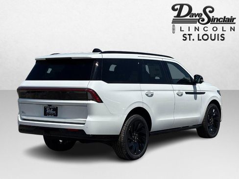 New 2026 Lincoln Navigator Reserve AWD/4WD image 3