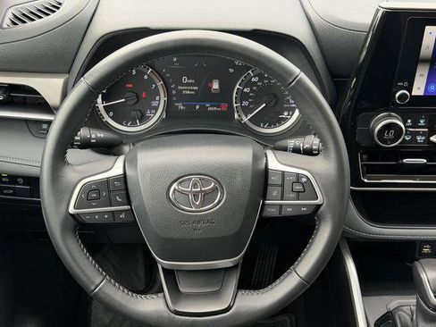 Certified 2025 Toyota Highlander LE FWD image 11