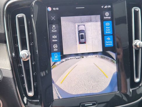 Certified 2025 Volvo XC40 B5 Plus AWD/4WD image 25