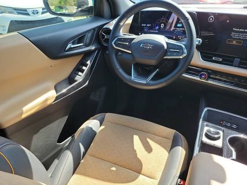 Used 2025 Chevrolet Equinox ACTIV w/ Safety and Technology Package FWD image 22