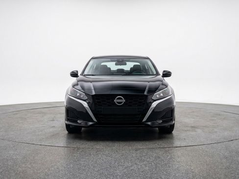 Used 2025 Nissan Altima 2.5 SV FWD image 2