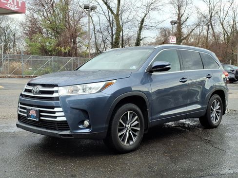Used 2017 Toyota Highlander XLE image 3