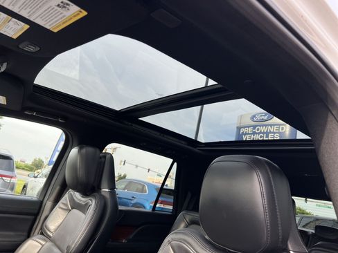 Used 2023 Lincoln Navigator Reserve AWD/4WD image 31
