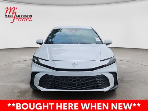 Used 2026 Toyota Camry SE w/ Convenience Package FWD image 3