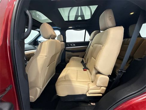 Used 2017 Ford Explorer XLT w/ Equipment Group 202A image 12