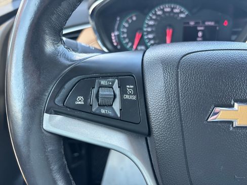 Used 2019 Chevrolet Trax LT w/ Sun & Sound Package AWD/4WD image 23