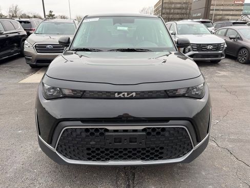 Used 2025 Kia Soul LX image 2