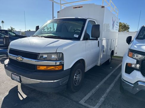 Used 2019 Chevrolet Express 3500 w/ Power Convenience Package image 2
