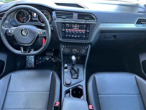 Used 2021 Volkswagen Tiguan SE w/ Panoramic Sunroof Package image 13