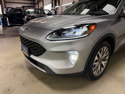 Certified 2022 Ford Escape Titanium image 32