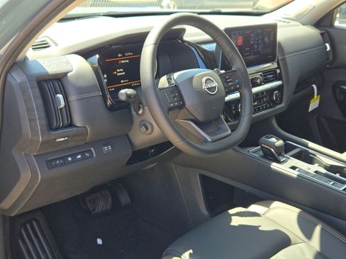 New 2026 Nissan Pathfinder Platinum FWD image 11