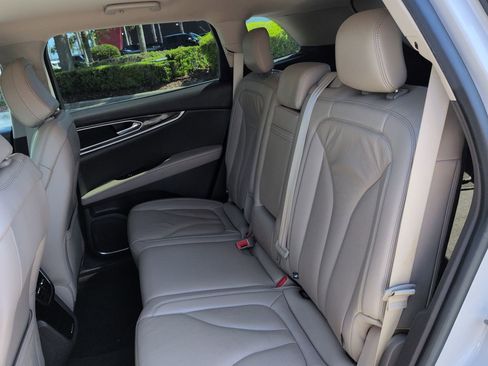 Used 2021 Lincoln Nautilus FWD w/ Equipment Group 101A image 14