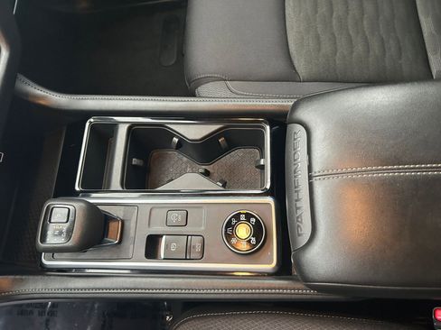 Used 2025 Nissan Pathfinder SV image 41