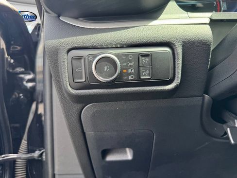 Used 2023 Ford Explorer XLT w/ Equipment Group 202A AWD/4WD image 18