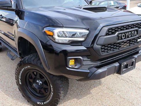 Used 2023 Toyota Tacoma TRD Off-Road w/ Technology Package AWD/4WD image 8
