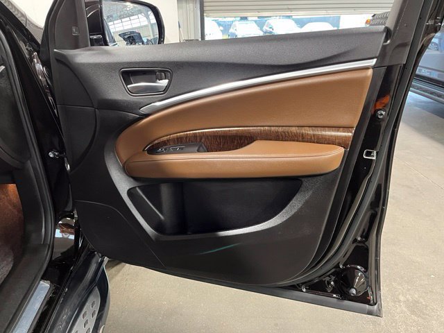 Used 2017 Acura MDX w/ Technology Package AWD/4WD image 13