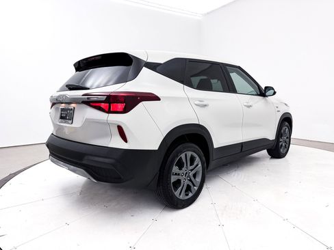 Used 2023 Kia Seltos LX image 17