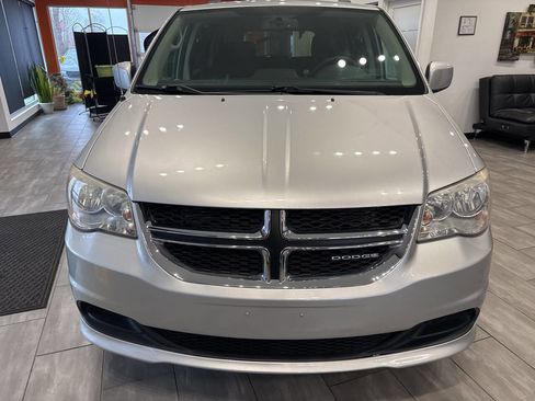 Used 2012 Dodge Grand Caravan SXT w/ UConnect Hands-Free Group image 5
