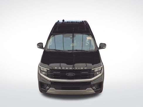Used 2025 Ford Expedition Platinum AWD/4WD image 2