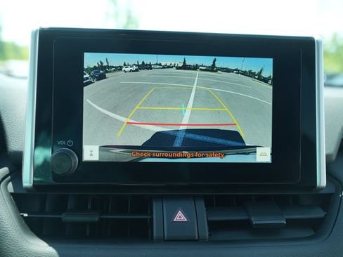 Used 2024 Toyota RAV4 XLE FWD image 28