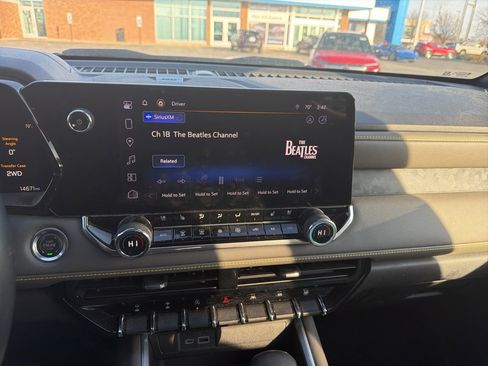 Used 2024 Chevrolet Colorado ZR2 w/ ZR2 Convenience Package III image 12