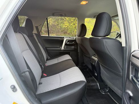 Used 2020 Toyota 4Runner SR5 AWD/4WD image 28
