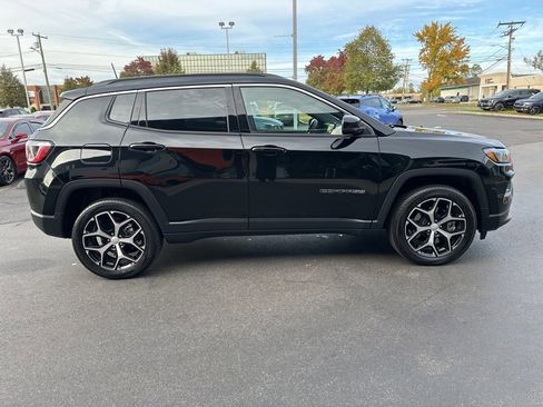 Used 2024 Jeep Compass Limited image 5