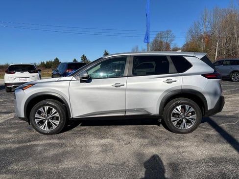 Used 2023 Nissan Rogue SV image 4