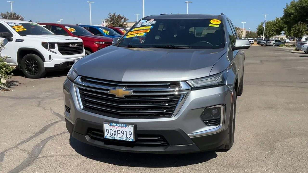 Used 2023 Chevrolet Traverse LT w/ LPO, Cargo Package FWD image 2