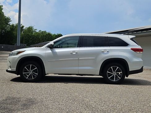 Used 2018 Toyota Highlander XLE AWD/4WD image 2