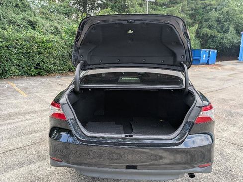 Used 2018 Toyota Camry LE FWD image 25