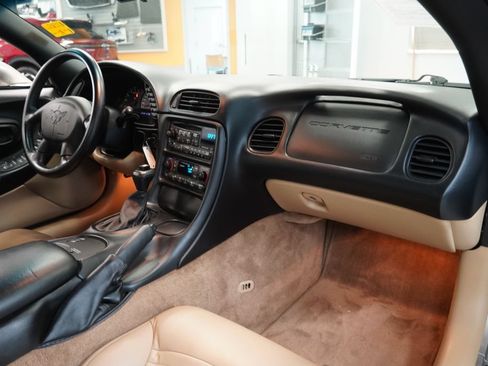 Used 2002 Chevrolet Corvette Coupe w/ Preferred Equipment Group1 RWD image 29