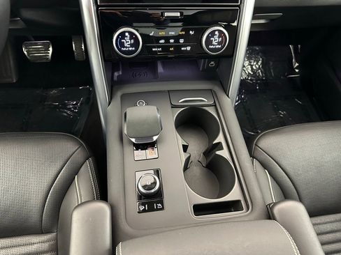 Used 2023 Land Rover Discovery Metropolitan Edition image 18