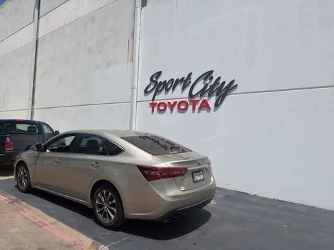 Used 2016 Toyota Avalon XLE FWD image 3
