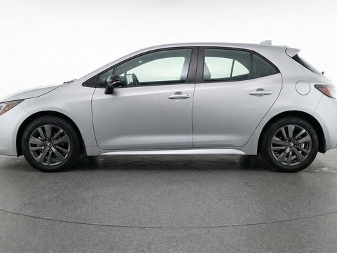 Used 2025 Toyota Corolla LE FWD image 5