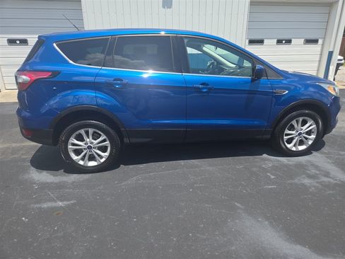 Used 2017 Ford Escape SE AWD/4WD image 3