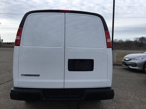 Used 2020 Chevrolet Express 2500 Extended w/ Communications Package image 8