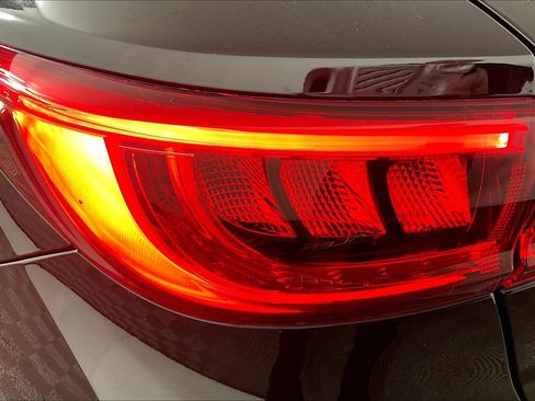 Used 2019 INFINITI QX30 image 24