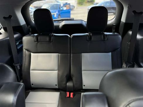 Used 2022 Ford Explorer XLT w/ Equipment Group 202A AWD/4WD image 18
