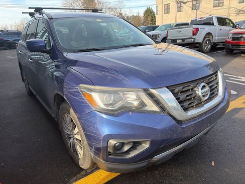 Used 2017 Nissan Pathfinder SL image 3