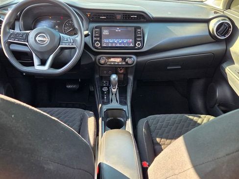 Used 2022 Nissan Kicks SV image 8