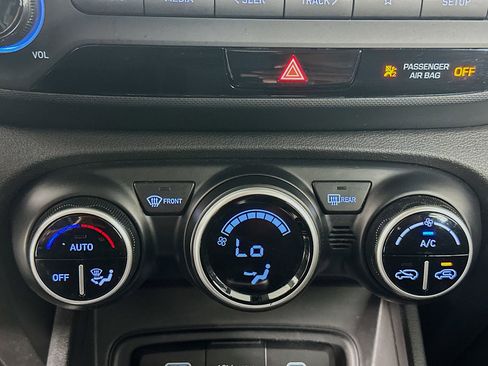 Used 2023 Hyundai Venue SEL image 23