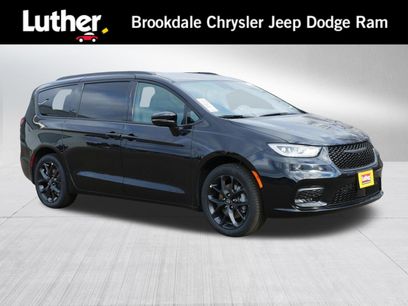 New 2026 Chrysler Pacifica Select w/ S Appearance Package